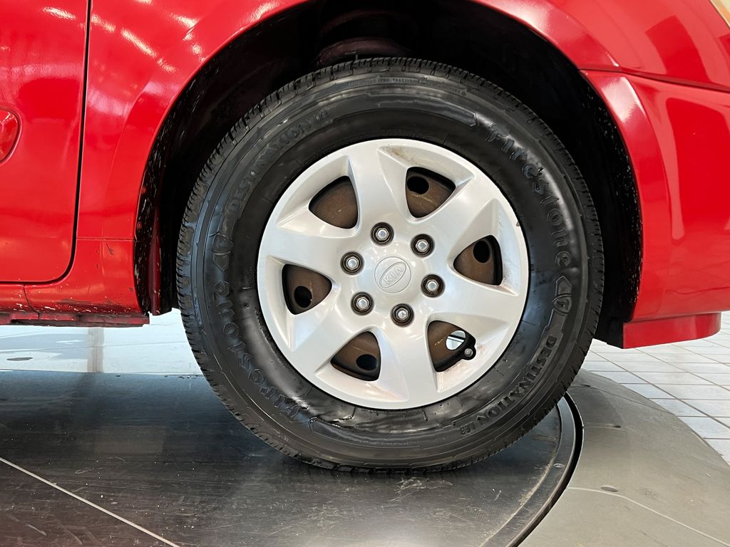 2010 Kia Sedona LX photo 9