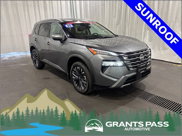 2025 Nissan Rogue SL's photo