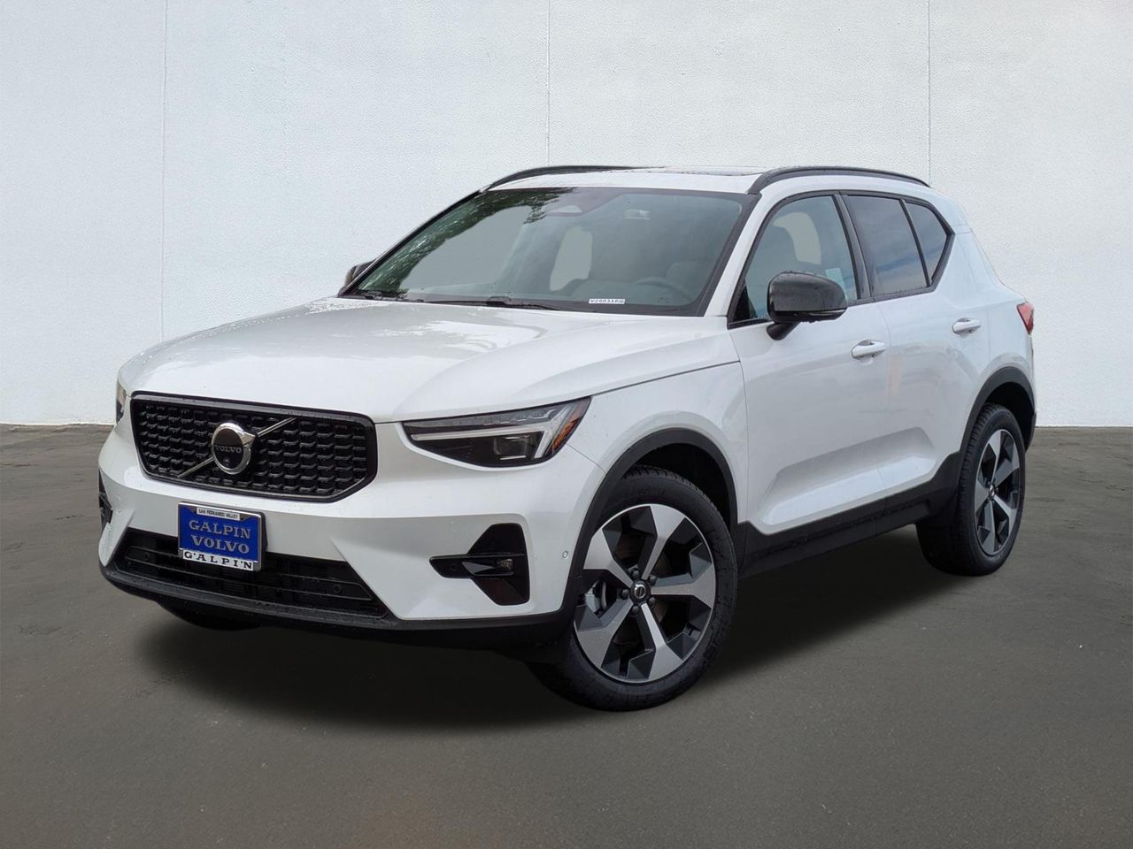 2026 Volvo XC40 Plus's photo