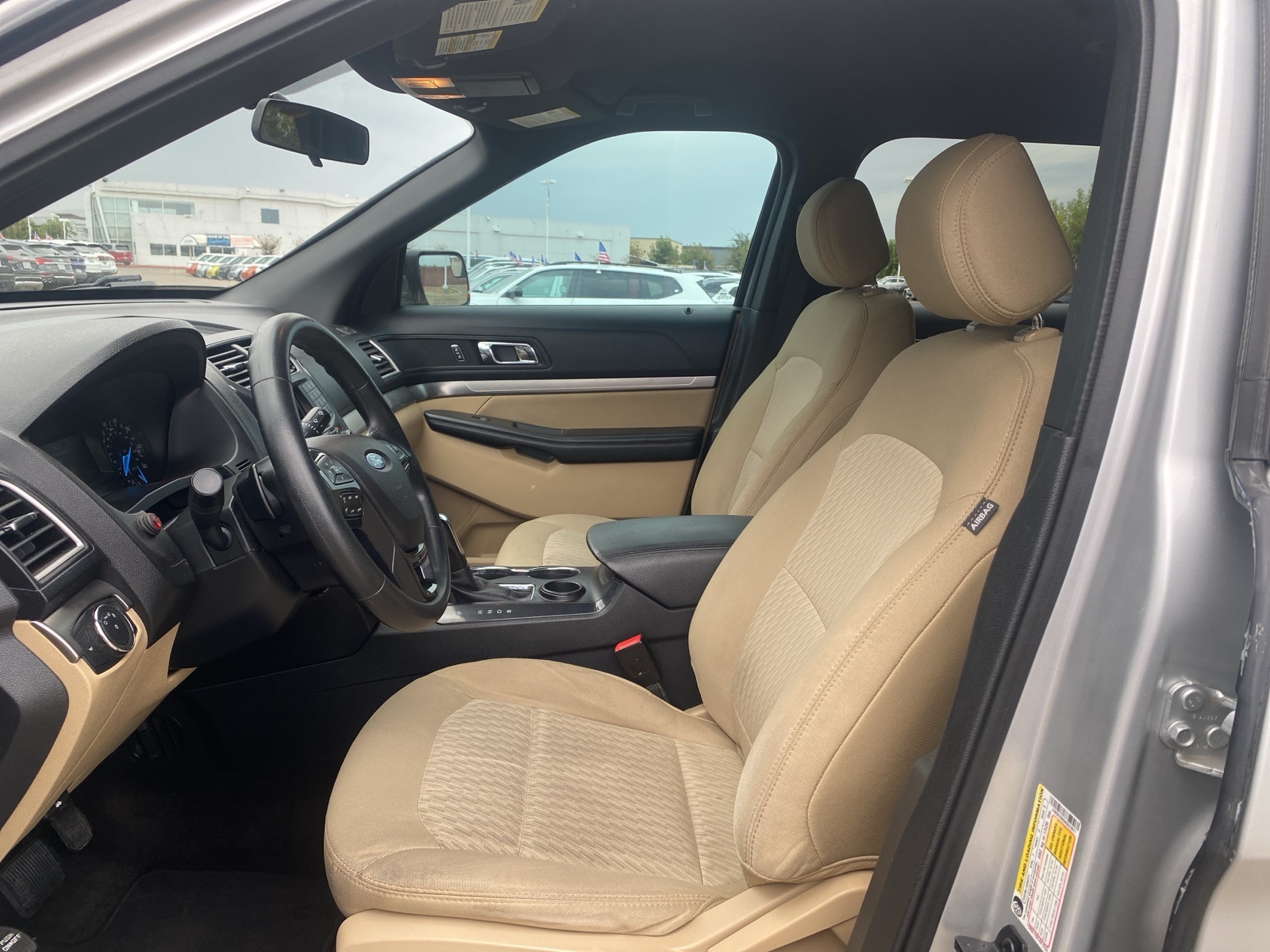 2017 Ford Explorer Base photo 3