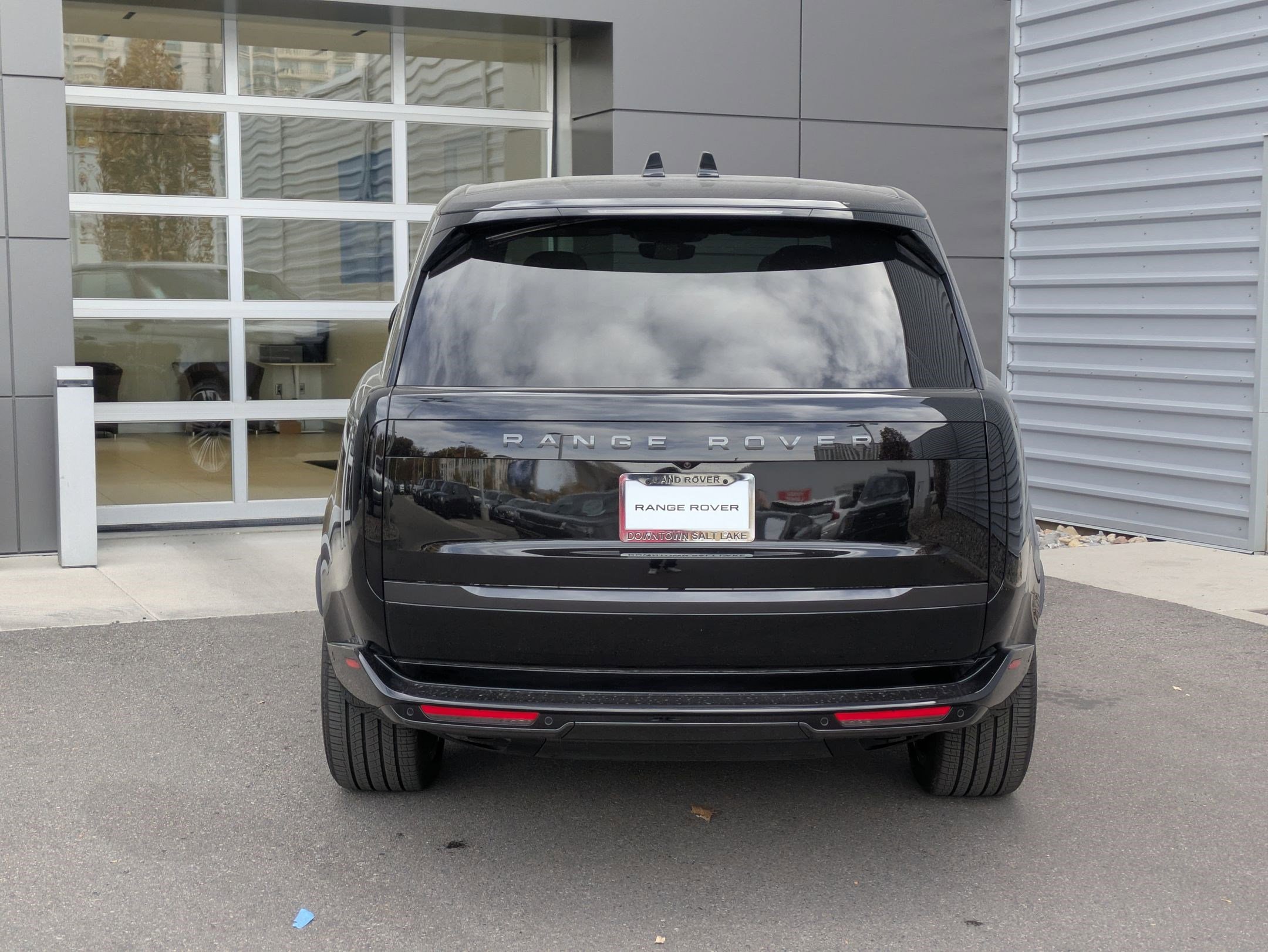 2025 Land Rover Range Rover SE photo 4