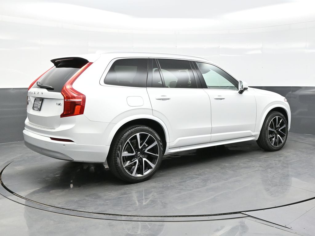 2022 Volvo XC90 T6 Momentum photo 6