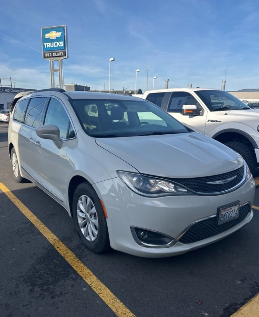 Used 2017 Chrysler Pacifica Touring-L with VIN 2C4RC1BGXHR687987 for sale in Washougal, WA