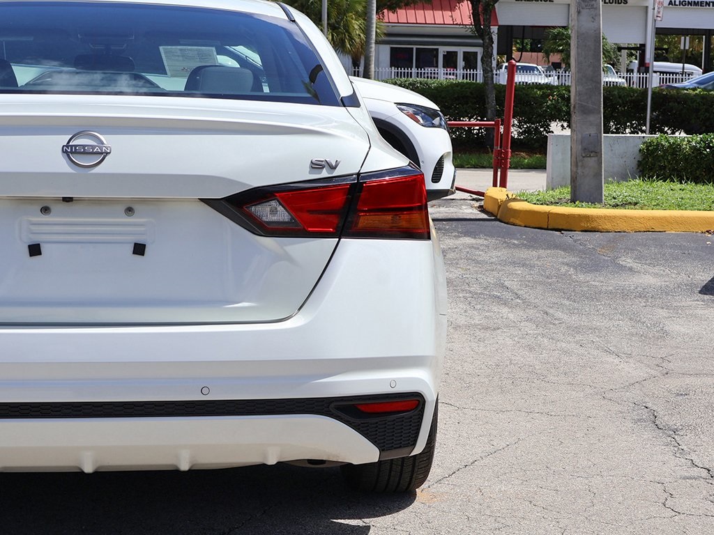 2023 Nissan Altima 2.5 SV photo 13