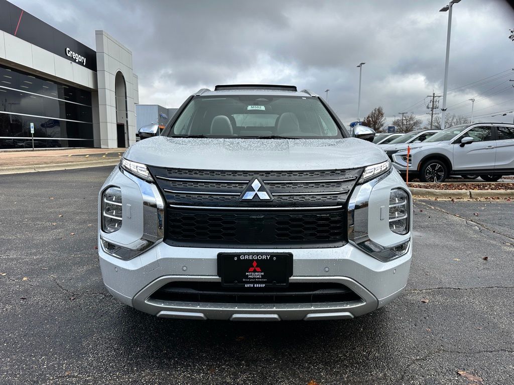 2025 Mitsubishi Outlander PHEV photo 2
