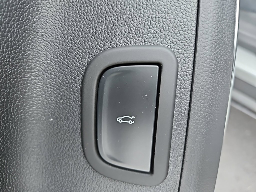 2025 Chevrolet Traverse photo 9