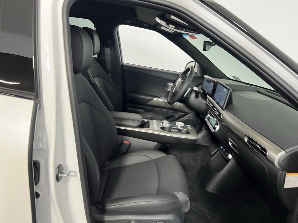 2025 Genesis GV60 RWD photo 27