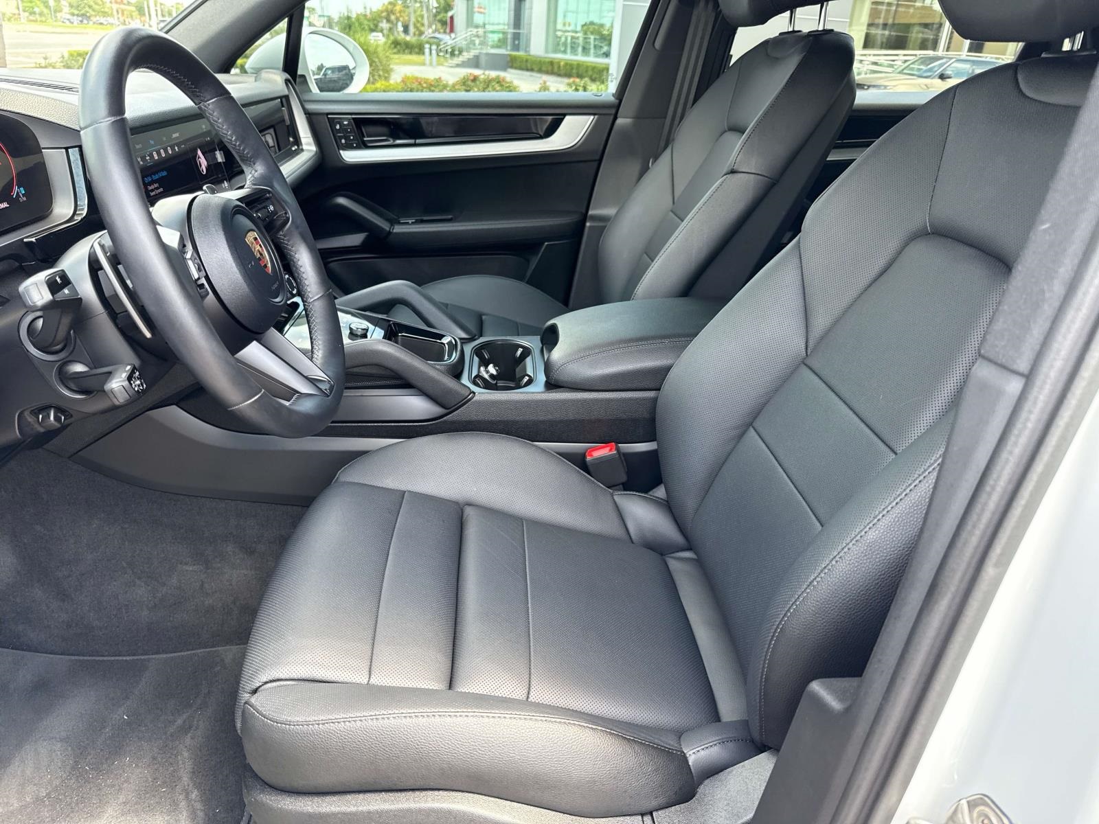 2024 Porsche Cayenne Base photo 19