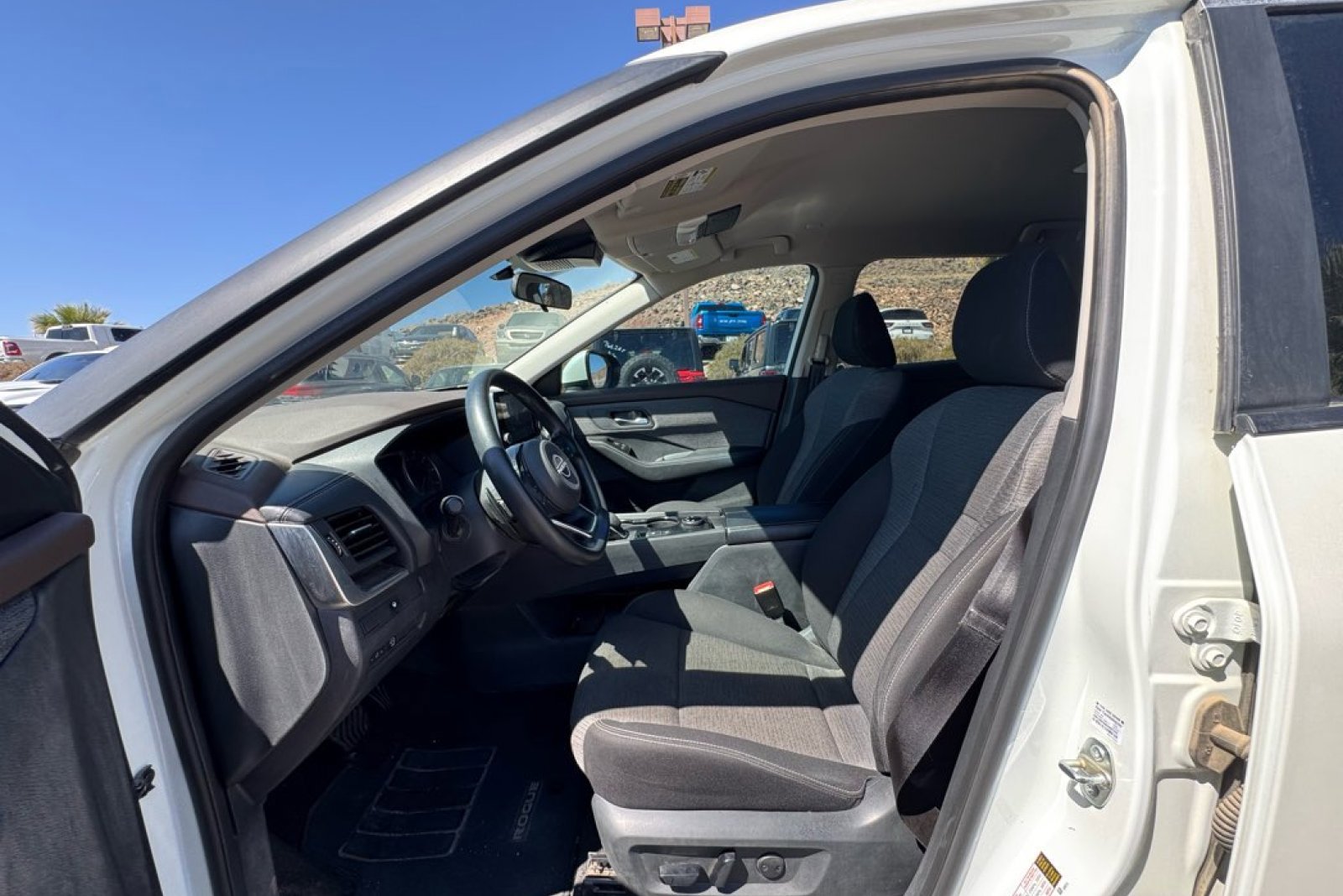 2023 Nissan Rogue SV photo 8
