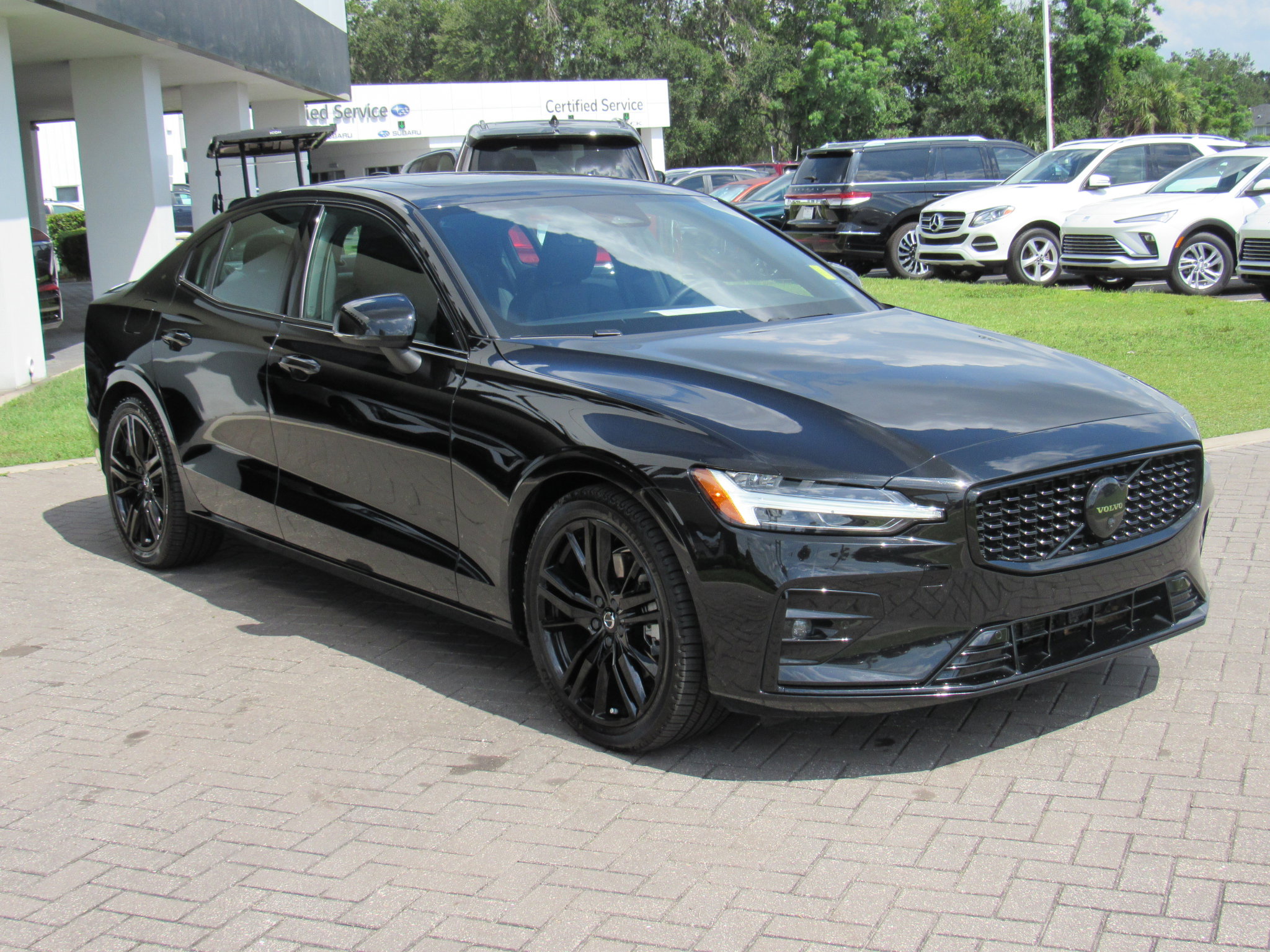 2023 Volvo S60 B5 Plus Black Edition photo 8