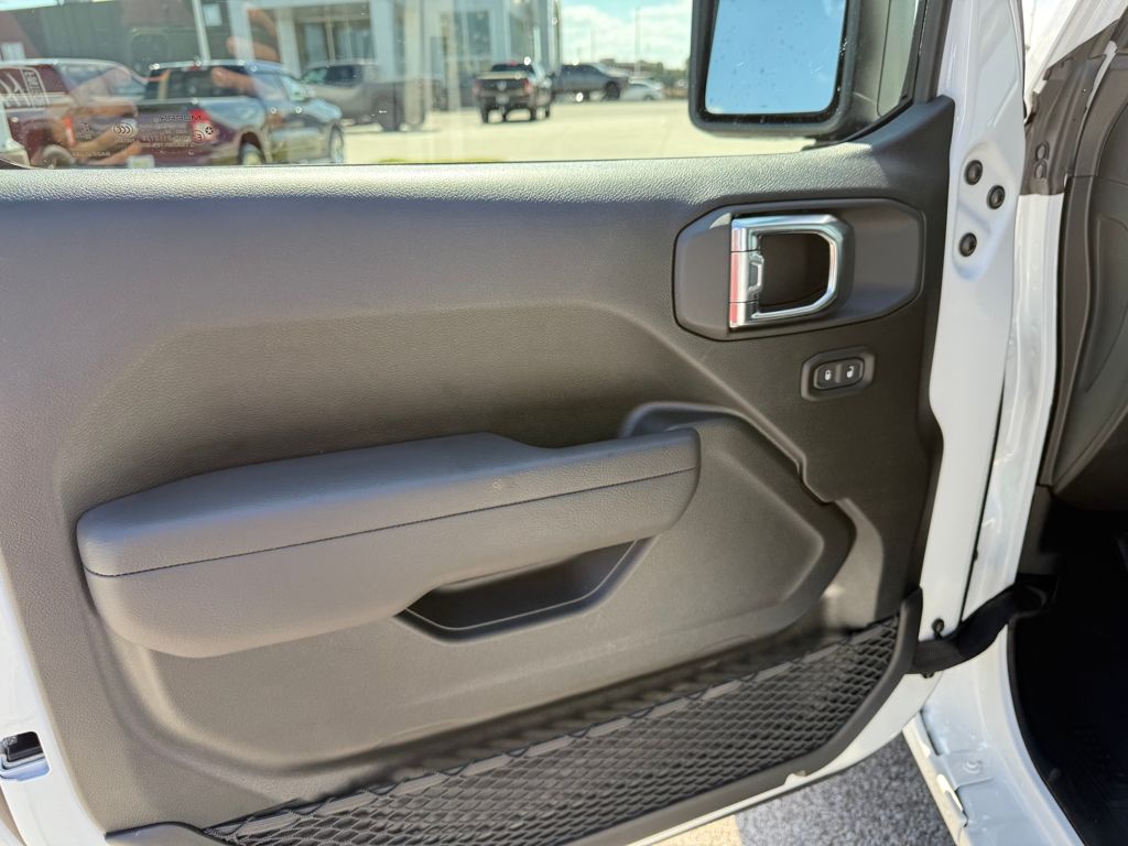 2025 Jeep Gladiator Sport photo 10