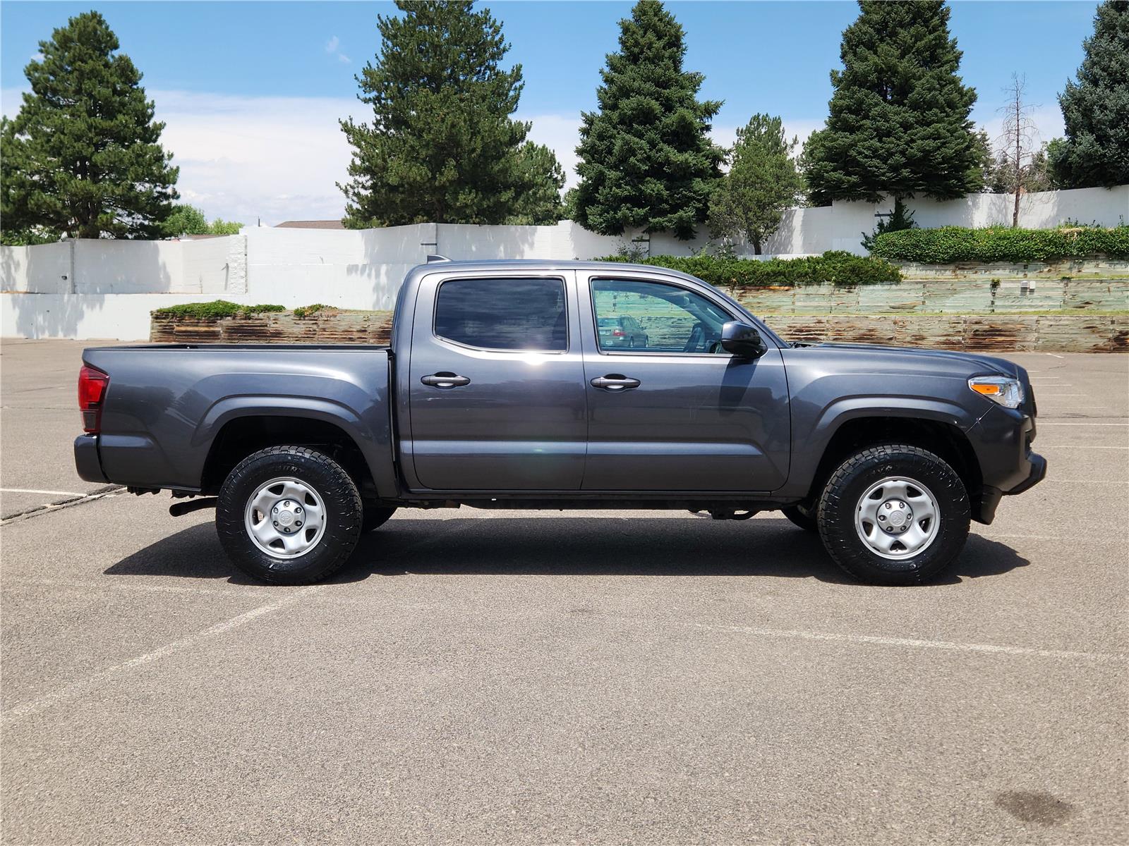 2022 Toyota Tacoma SR photo 2