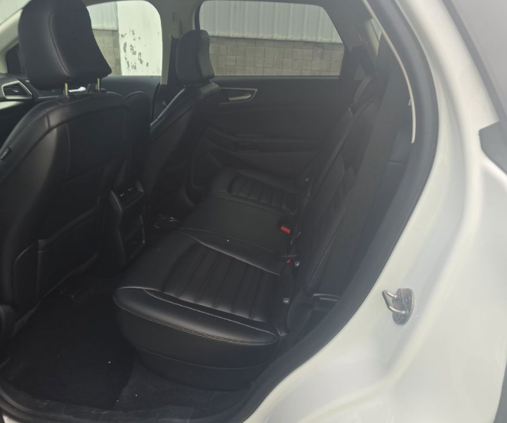 2024 Ford Edge SEL photo 3