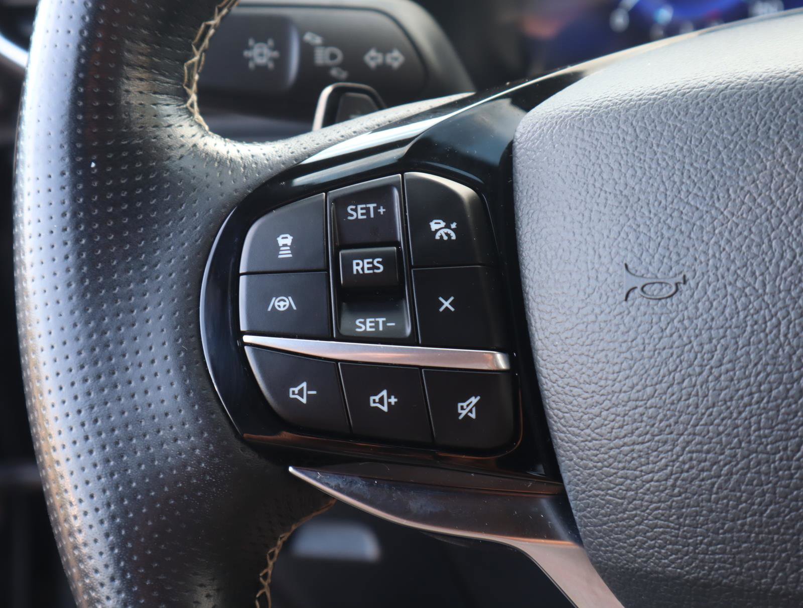 2021 Ford Explorer ST photo 6