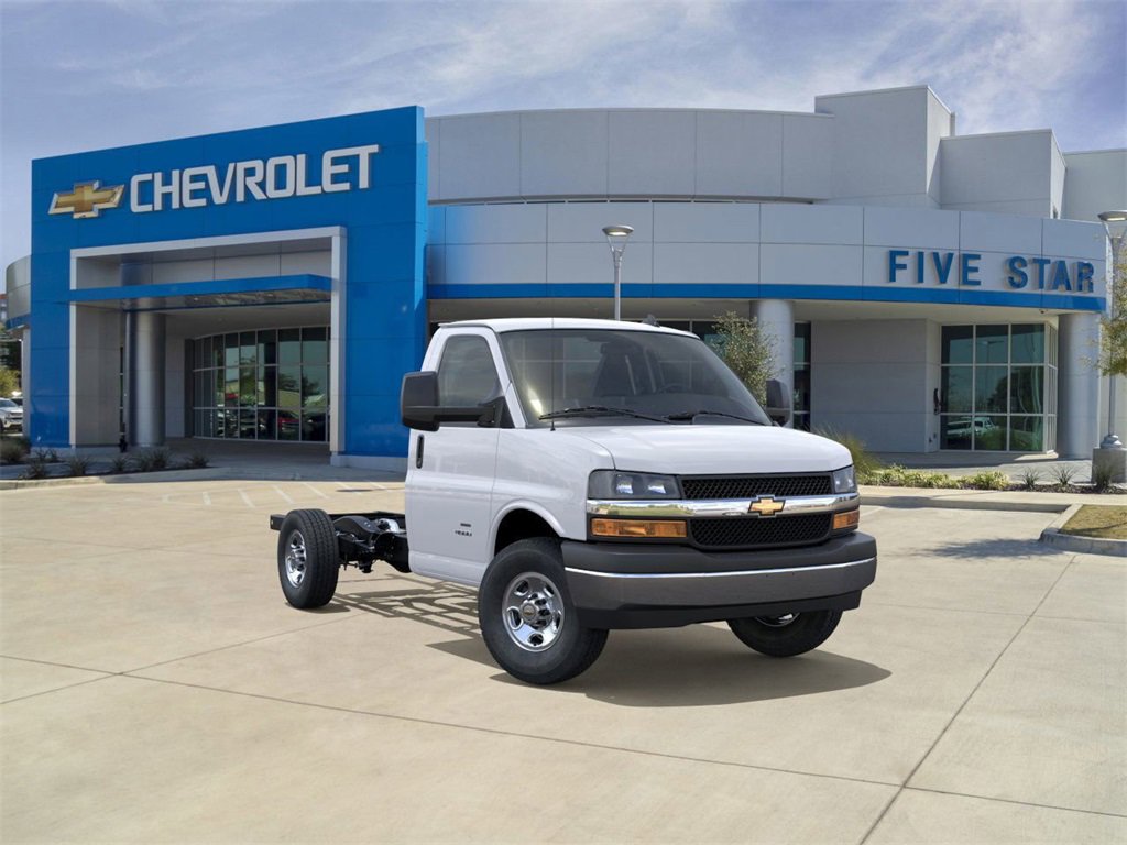 2025 Chevrolet Express Cutaway Base's photo
