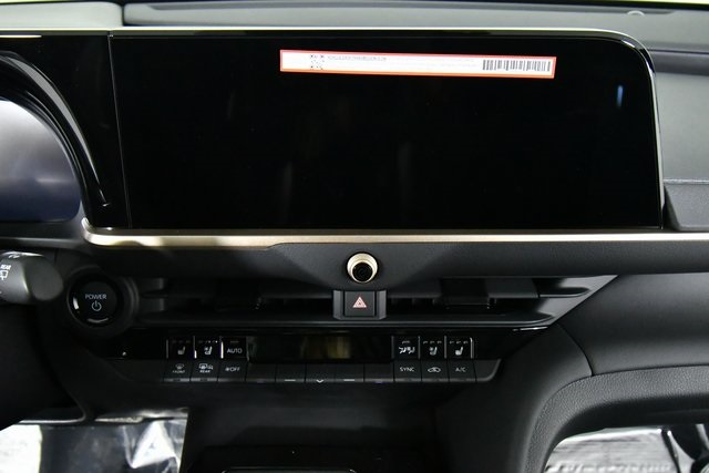 2025 Toyota Crown Signia Limited photo 3