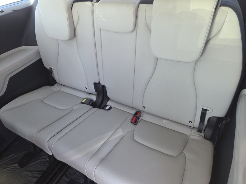 2026 Kia Carnival EX photo 8