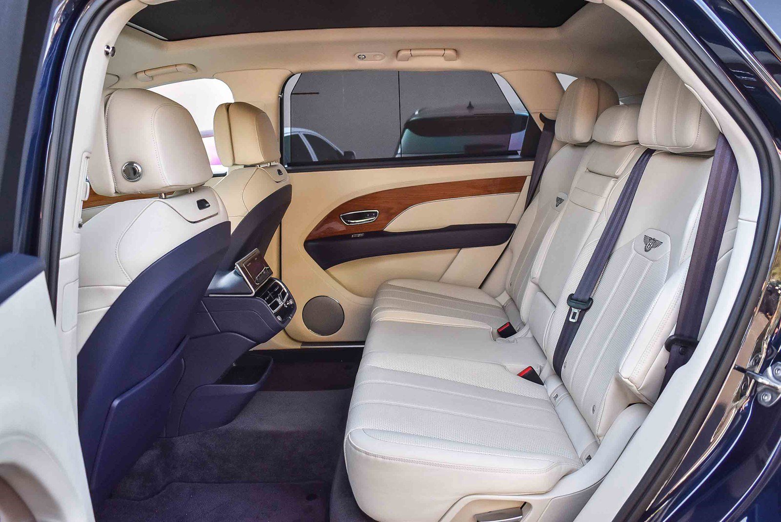 2023 Bentley Bentayga EWB Azure First Edition photo 18