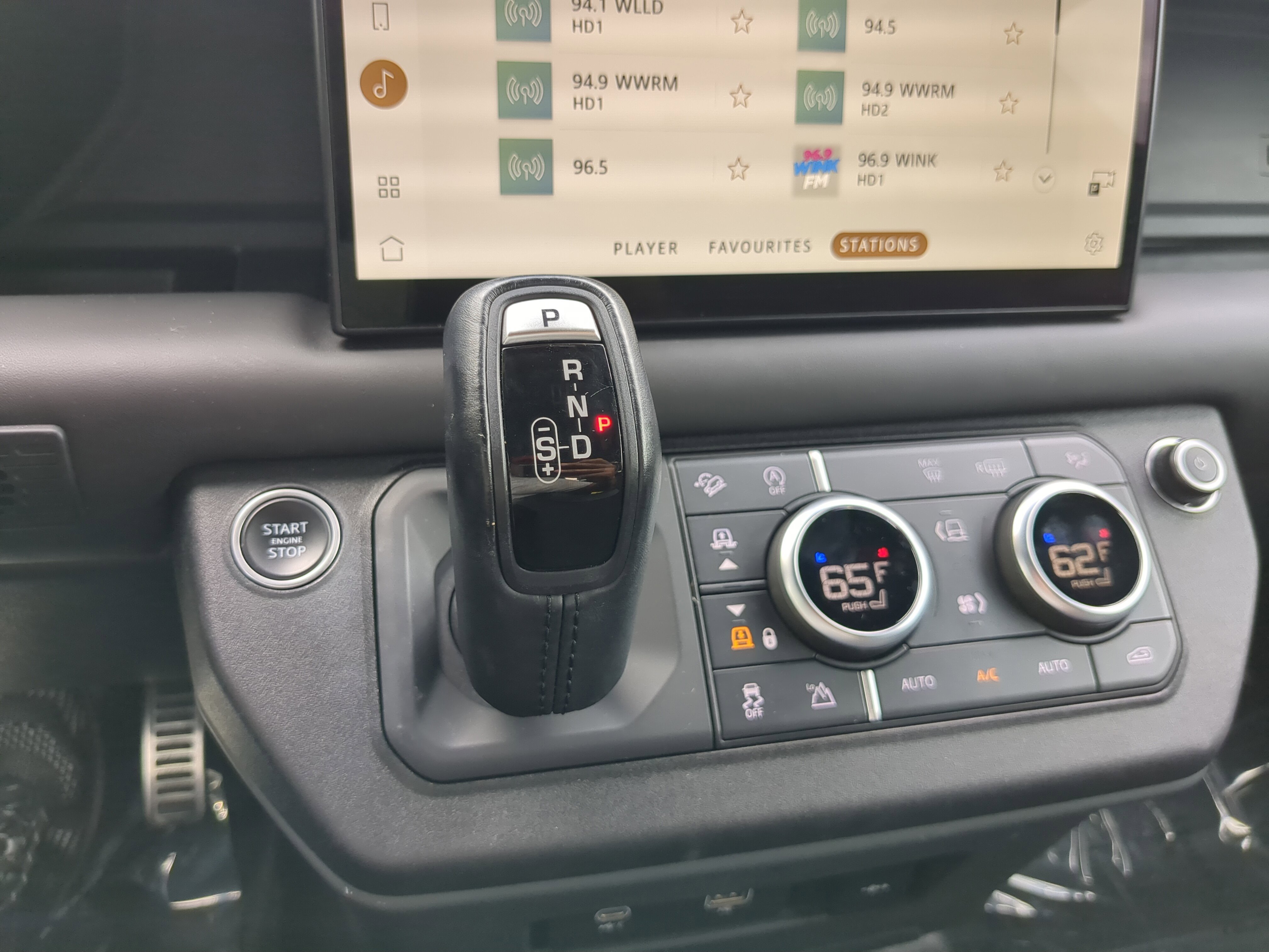 2022 Land Rover Defender X photo 9