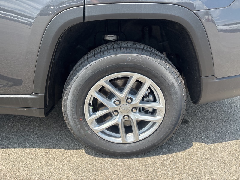 2025 Jeep Grand Cherokee Laredo X photo 38