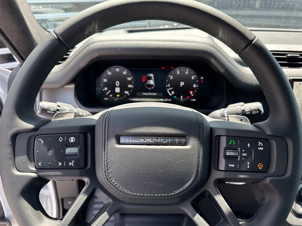 2025 Land Rover Defender 110 V8 photo 21