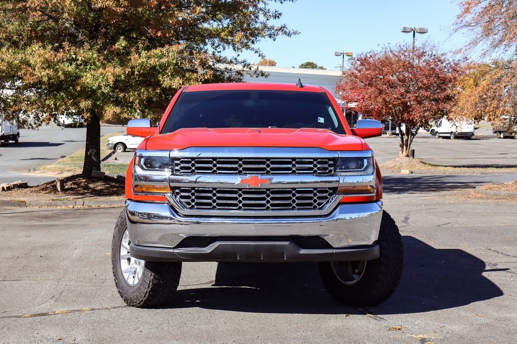 2019 Chevrolet Silverado 1500 LT photo 2