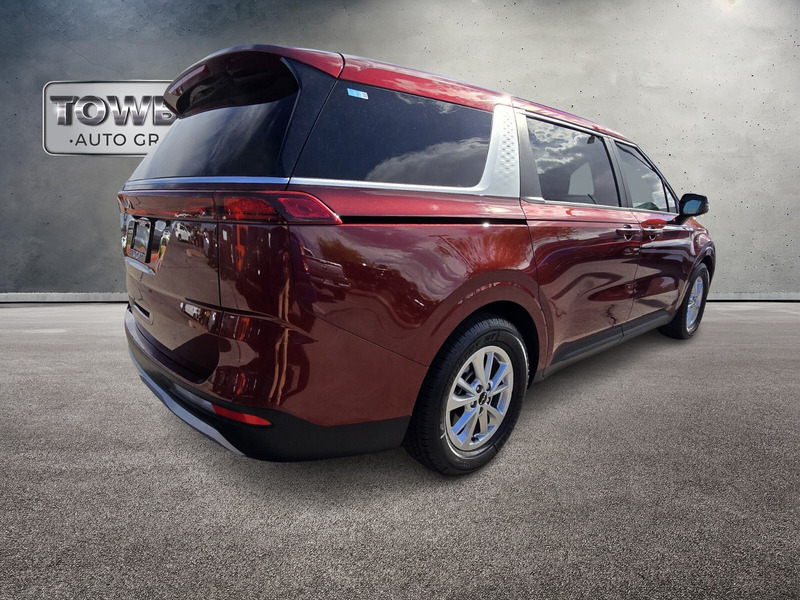 2024 Kia Carnival LX photo 4