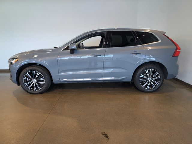 2022 Volvo XC60 B5 Inscription photo 3