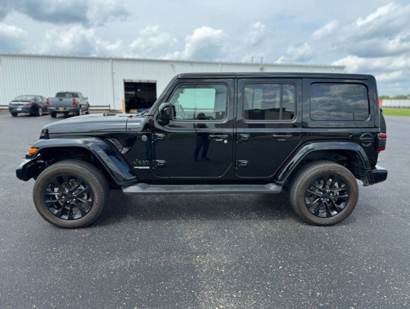 2021 Jeep Wrangler Unlimited Sahara High Altitude photo 2