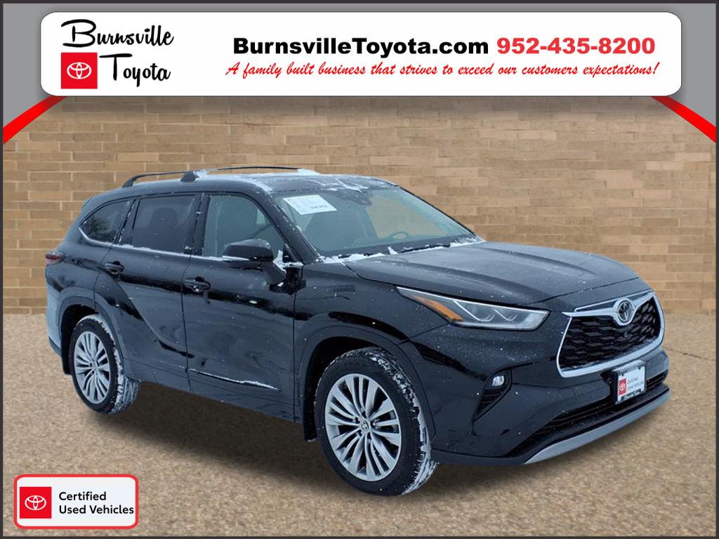 2025 Toyota Highlander Platinum's photo