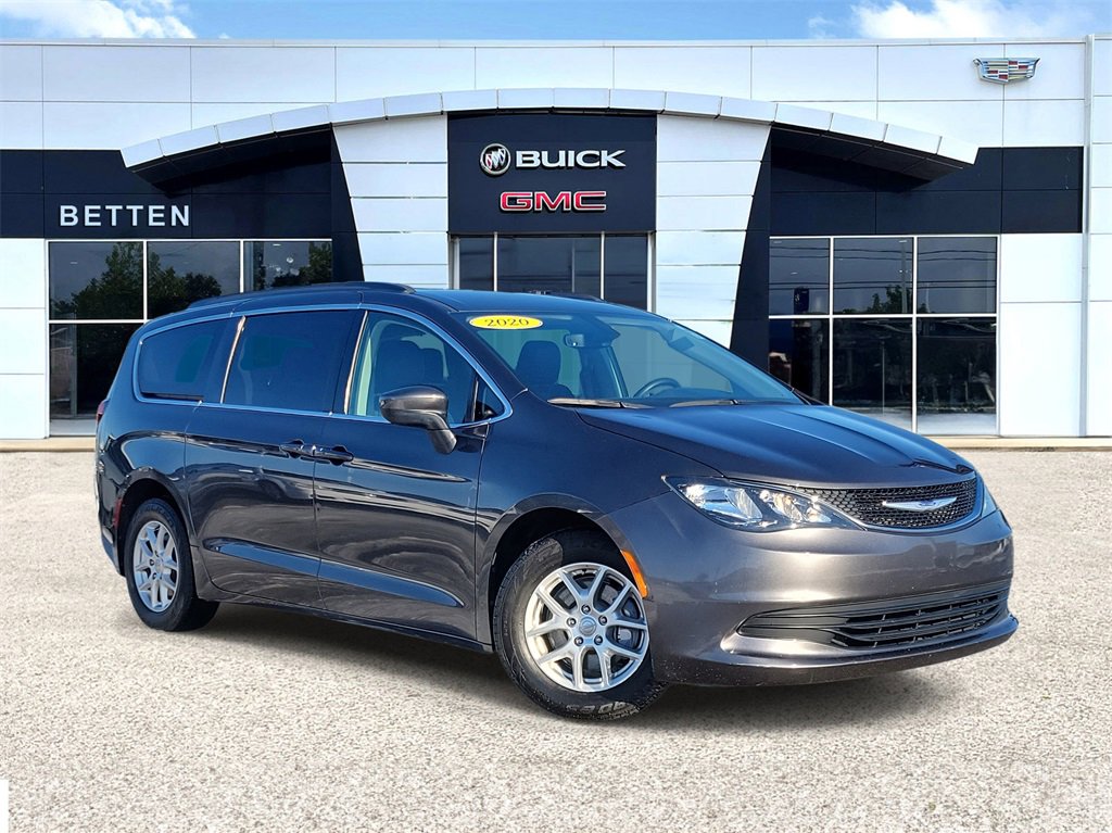 2020 Chrysler Voyager's photo