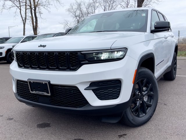 2025 Jeep Grand Cherokee Altitude's photo