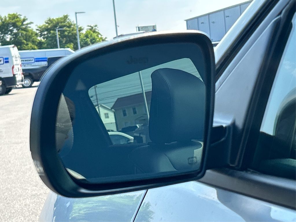 2025 Jeep Compass Limited photo 17