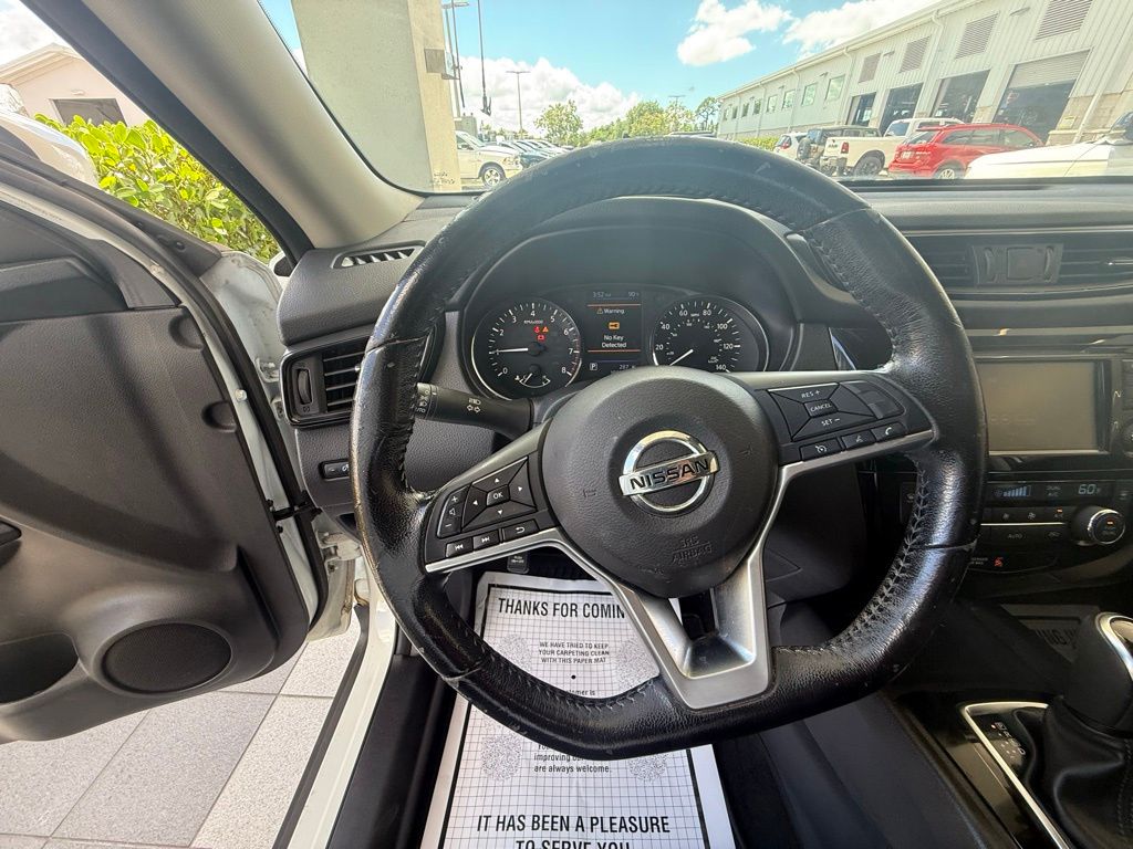 2020 Nissan Rogue SV photo 17