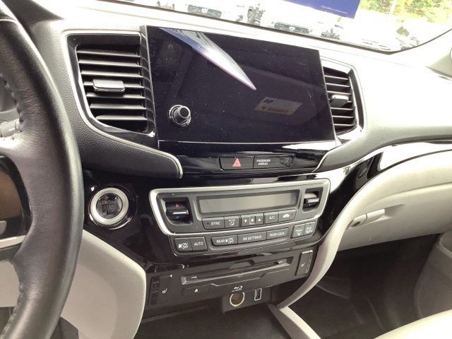 2021 Honda Pilot Touring photo 12