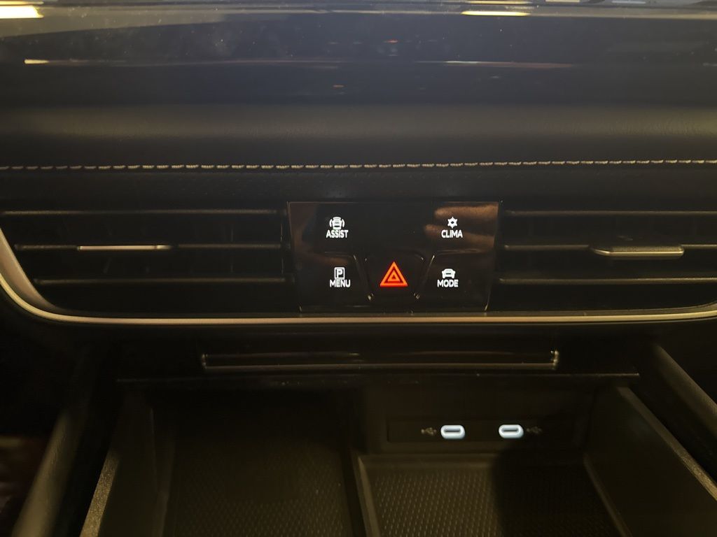 2024 Volkswagen Atlas Cross Sport SE Technology photo 22