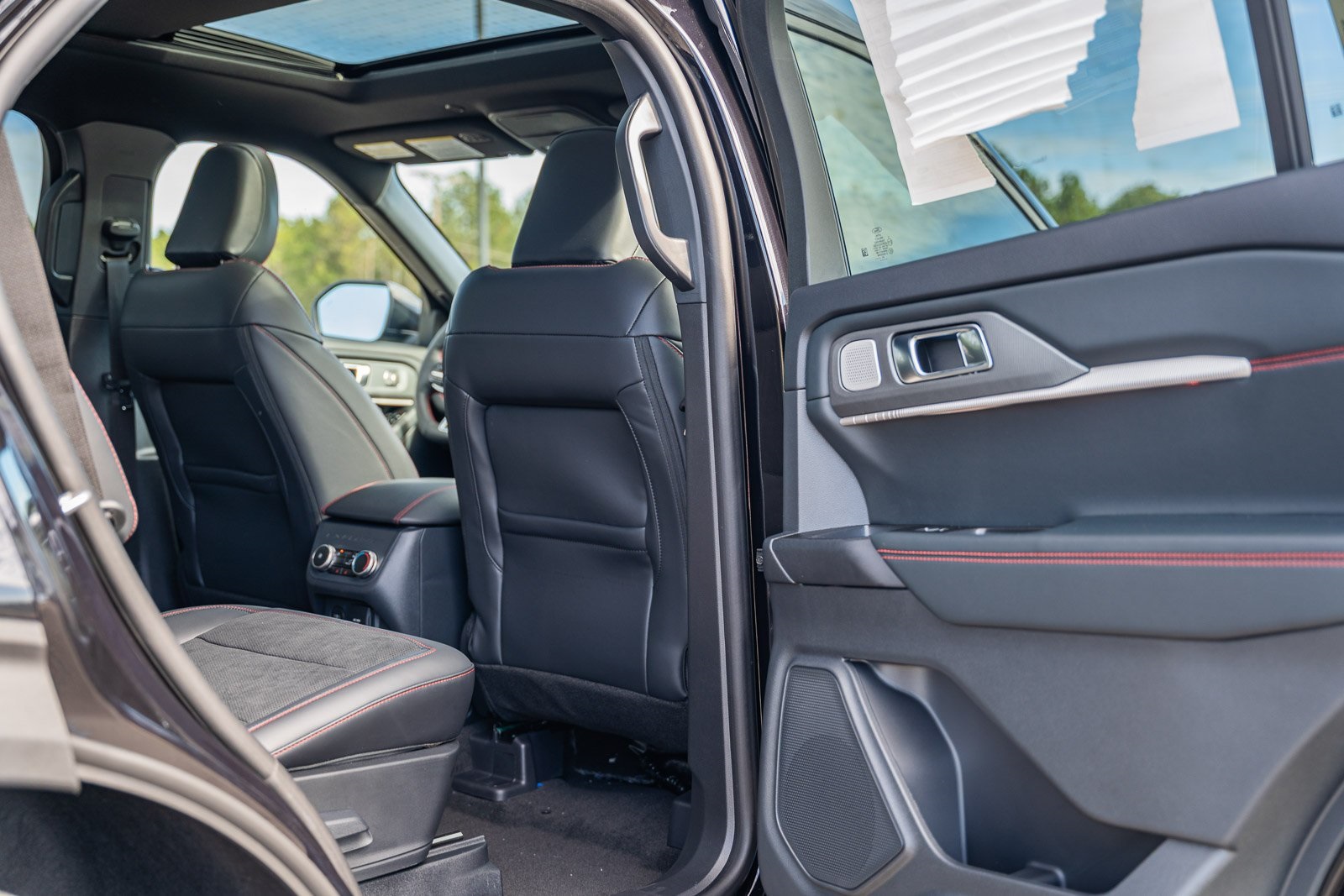 2025 Ford Explorer ST photo 5
