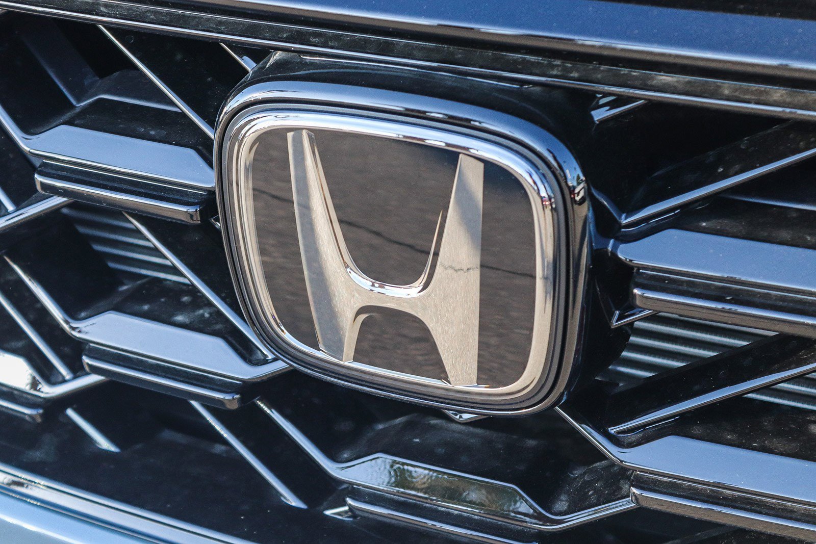 2026 Honda CR-V Hybrid Sport Touring photo 2
