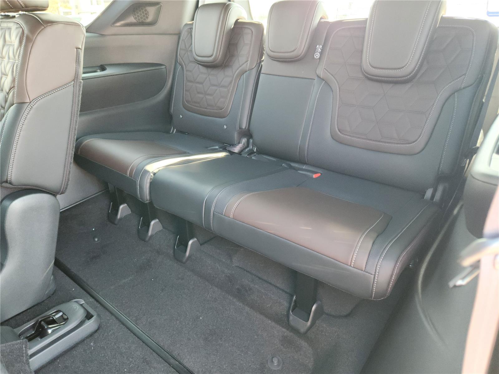 2025 Nissan Armada Platinum Reserve photo 12