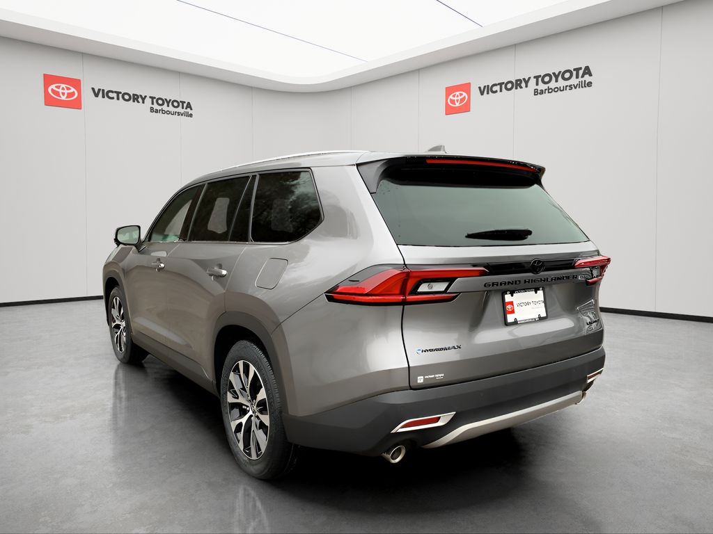 2026 Toyota Highlander Hybrid Limited photo 4