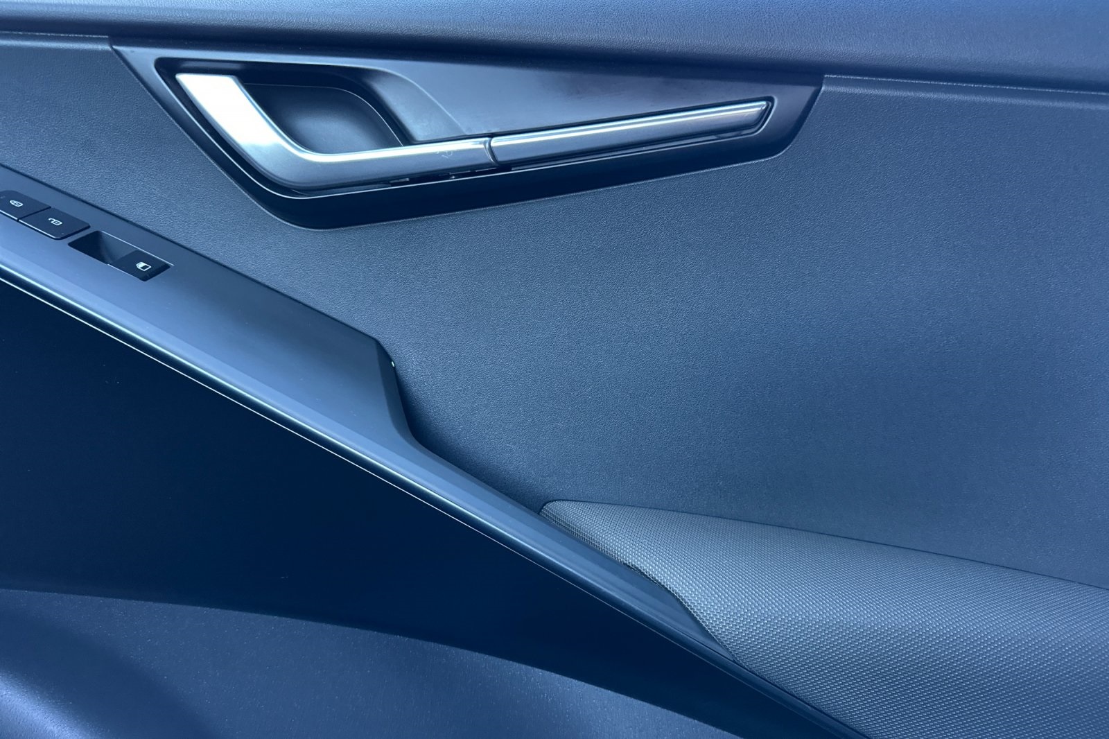 2023 Kia Niro LX photo 17
