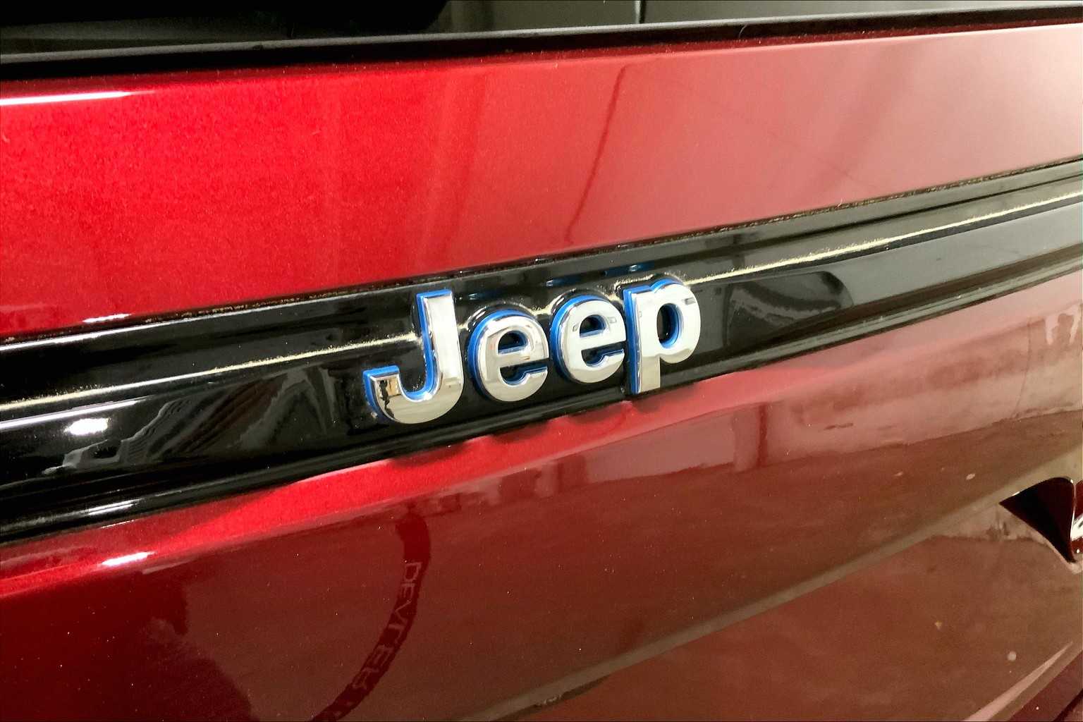 2023 Jeep Cherokee 4xe Overland photo 30