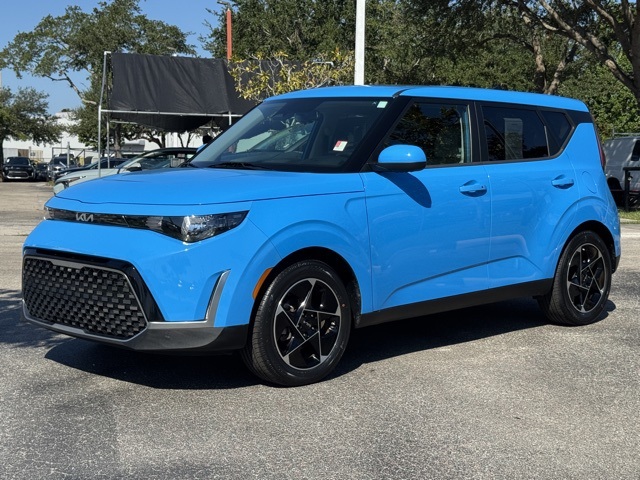 2023 Kia Soul EX photo 2