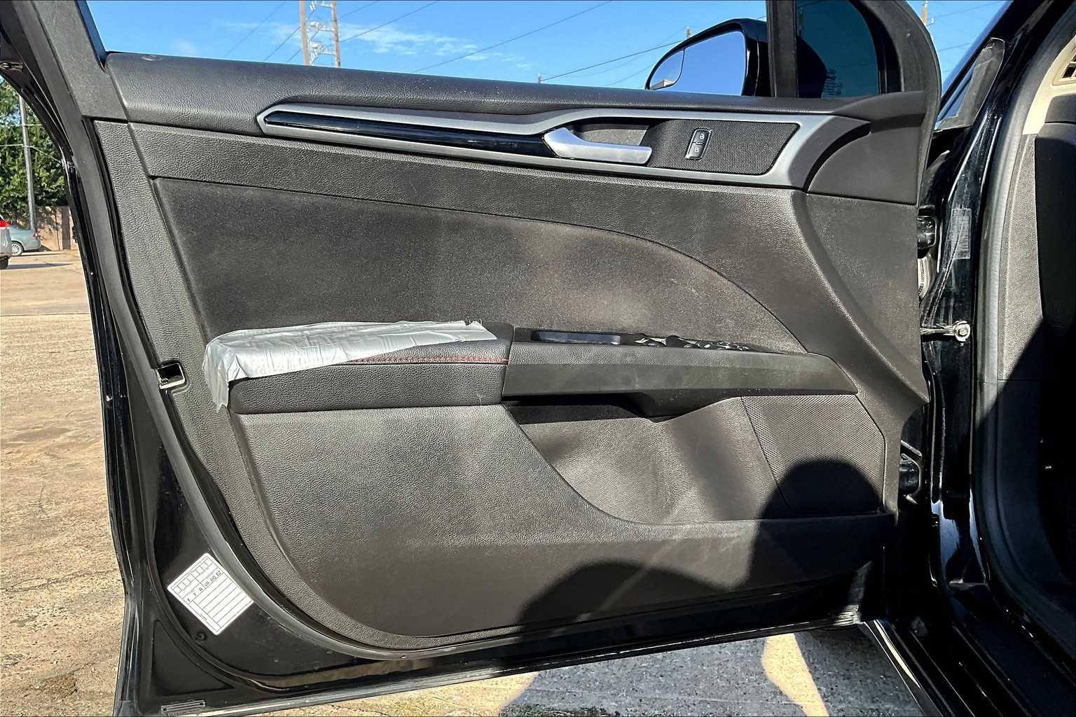 2016 Ford Fusion SE photo 17
