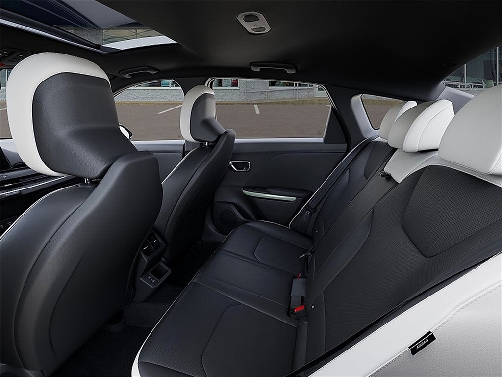 2025 Kia K4 GT-Line Turbo photo 16