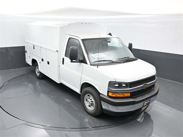 2025 Chevrolet Express Cutaway Base's photo