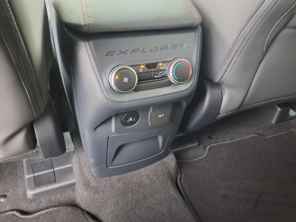 2025 Ford Explorer photo 5