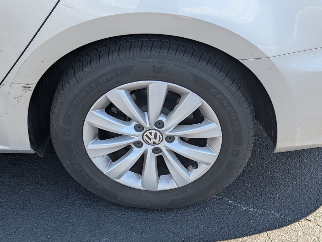 2014 Volkswagen Passat S photo 13
