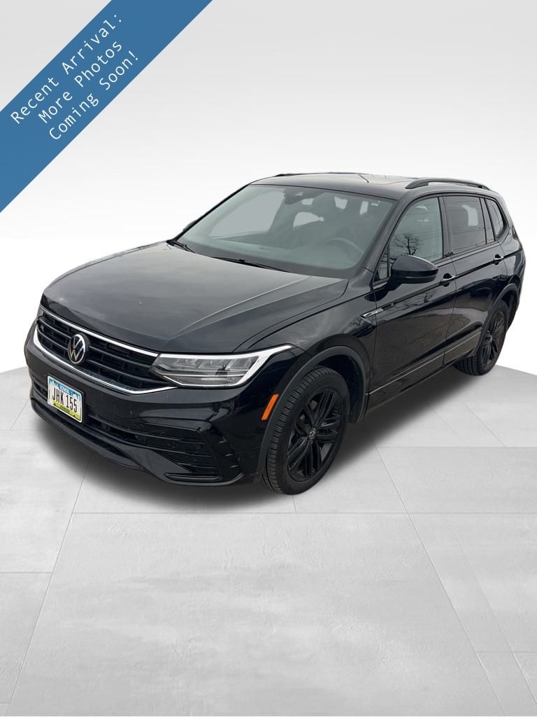 2022 Volkswagen Tiguan SE R-LINE BLACK's photo