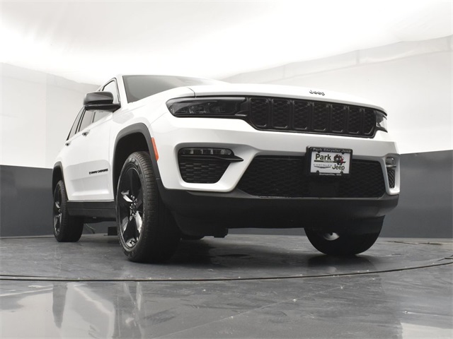 2025 Jeep Grand Cherokee Limited photo 18